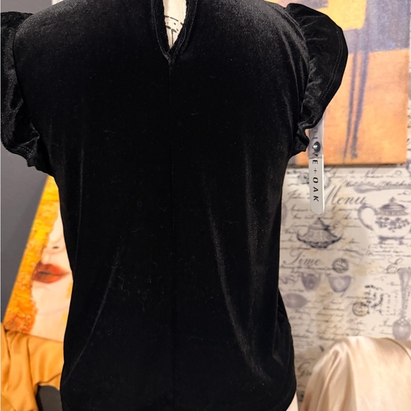 Olive + Oak Elegant Black Velvet Women's Top - Picture 4 of 8